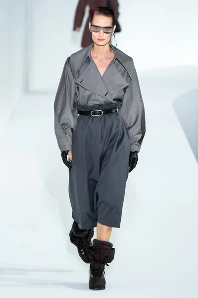 Look 15